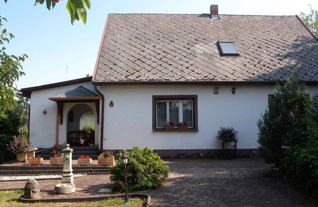Holiday home with covered terrace and grill