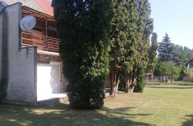Holiday home with large garden, children's playground and closed parking lot.