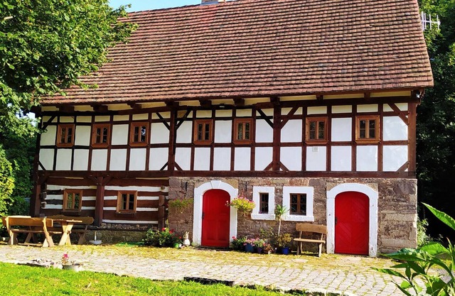 Holiday home with swimming pool and private sauna for 8 people