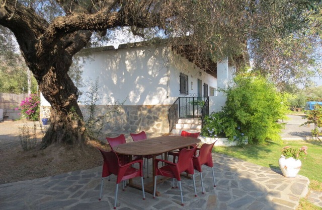 Holiday home with stunning views, private pool, free unlimited wifi