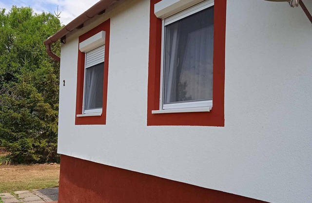 Holiday home with swing and garden shower