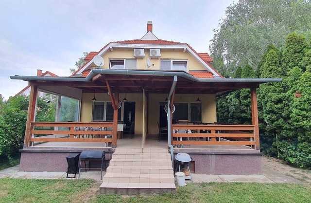 Holiday home with terrace and dishwasher