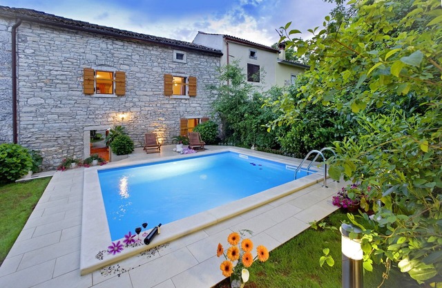 Holiday house Angelika * fenced garden, private pool, free WiFi