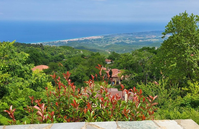 Holiday house beach & mountain for 2-6 people, great sea views from everywhere, pool