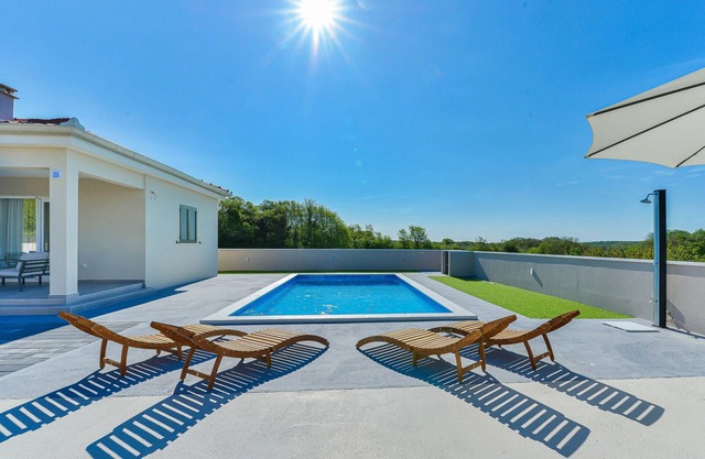 Holiday House Casia with pool