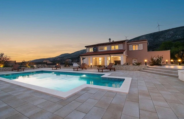 Holiday house Danilo Biranj for 1 - 10 persons with 4 bedrooms - Holiday house