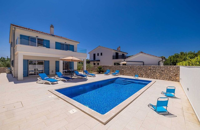 Holiday house DAN with private pool