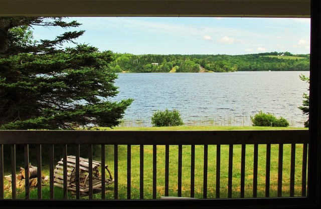 Holiday house directly on the lake
