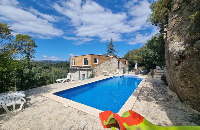 Holiday house for 12 guests with private pool