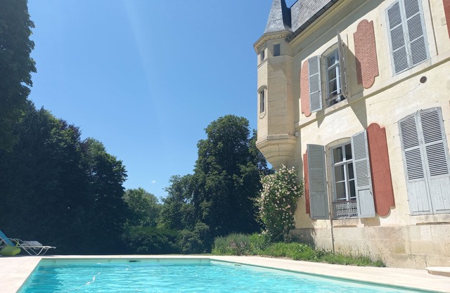 Holiday house in Château de Champagne, luxurious, private for 1 Family/group