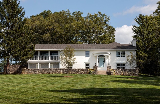 HOLIDAY HOUSE - Kentucky Bluegrass Home on Champion Thoroughbred Farm