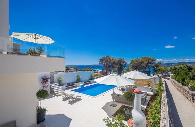 Holiday house Krk (Stadt) for 1 - 12 persons with 6 bedrooms - Holiday home