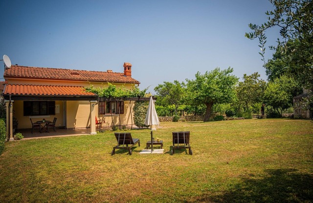 Holiday house Lijana * quiet location, 3500 m2 fenced garden, WiFi