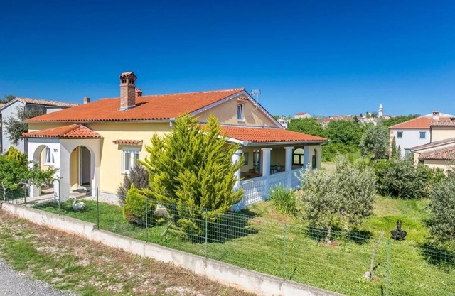 Holiday house Ližnjan for 1 - 5 persons with 2 bedrooms - Holiday house