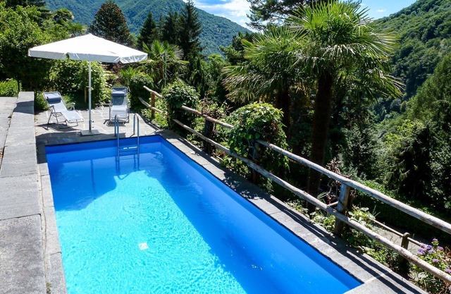 Holiday house Mergoscia for 1 - 4 persons with 2 bedrooms - Chalet