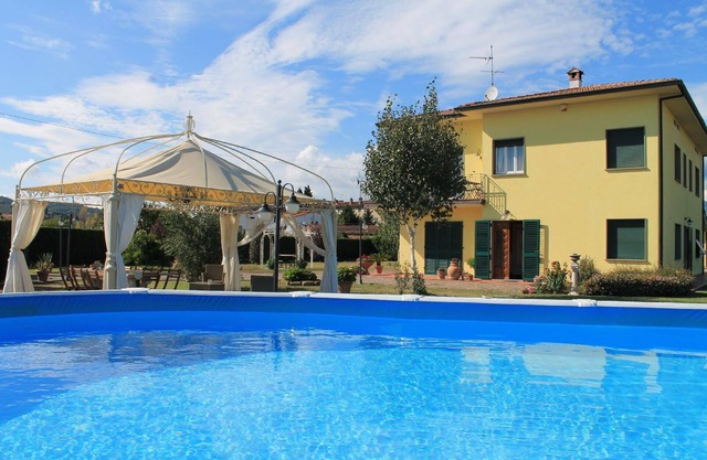 Holiday house Montecarlo for 1 - 10 persons with 3 bedrooms - Holiday home