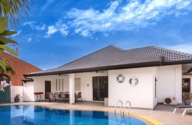 Holiday house Pattaya for 2 - 8 persons with 4 bedrooms - Holiday house