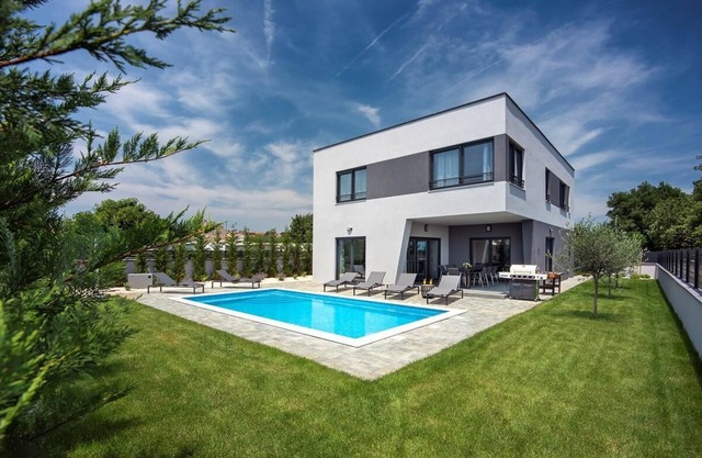 Holiday house Pula for 1 - 8 persons with 3 bedrooms - Holiday home