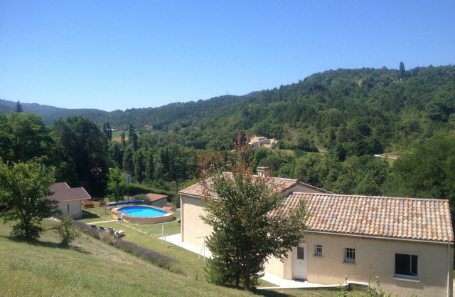 HOLIDAY HOUSE with 2 small chalets