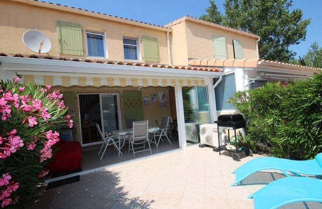 Holiday house with 2 bedrooms, Airco, WIFI, conservatory, residence CLOS DE SOCORRO only 800m.