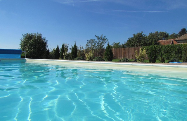 Holiday house with large garden, heated swimming pool and stunning views