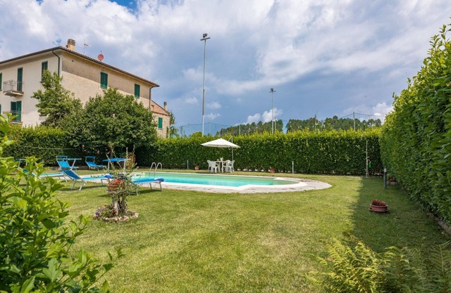 Holiday house with private garden and pool in a typical Tuscan hamlet.