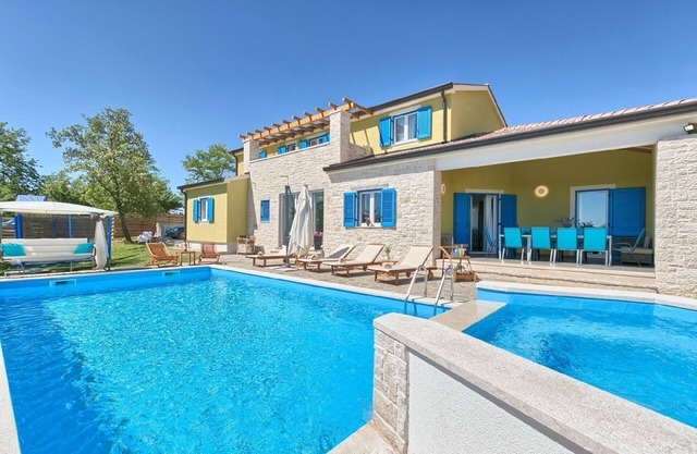 Holiday house Zminj for 1 - 12 persons with 5 bedrooms - Holiday home