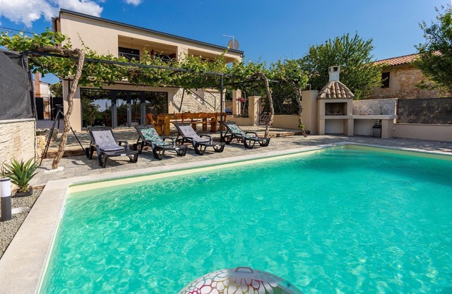 Holiday house Zminj for 1 - 7 persons with 3 bedrooms - Holiday home