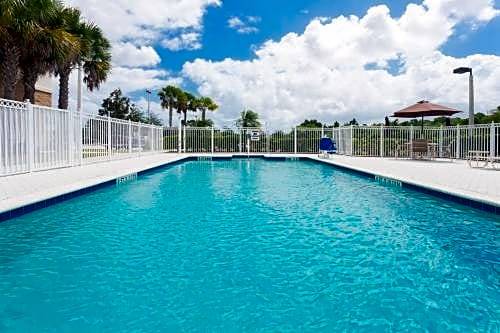 Holiday Inn Express Hotel & Suites Fort Pierce West, an IHG Hotel