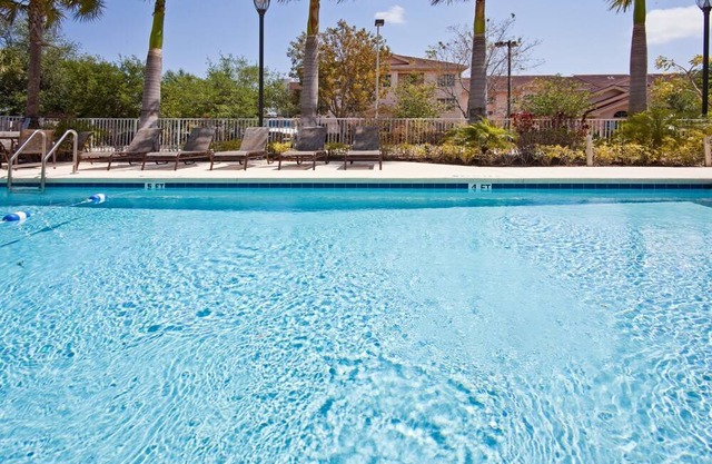 Holiday Inn Express & Suites West Palm Beach Metrocentre, an IHG Hotel