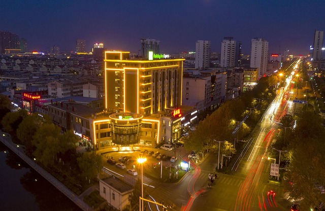 Holiday Inn Express Bozhou City Center, an IHG Hotel