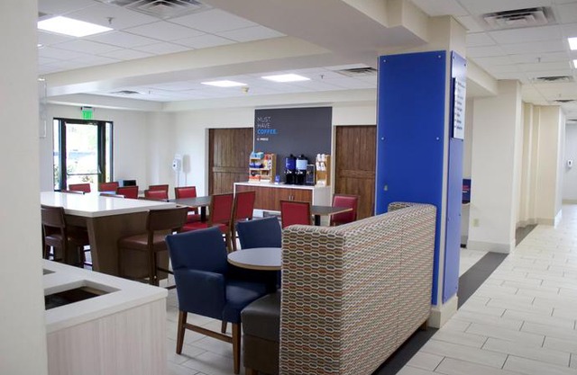 Holiday Inn Express Hotel & Suites - Wilson - Downtown