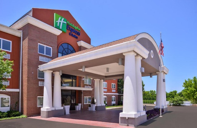 Holiday Inn Express Hotel & Suites Elgin by IHG