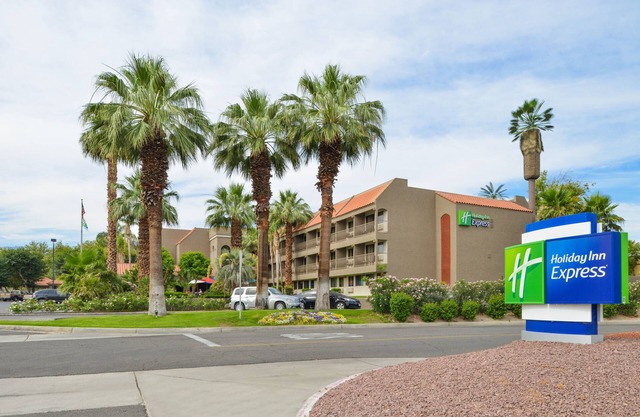 Holiday Inn Express Palm-Desert by IHG