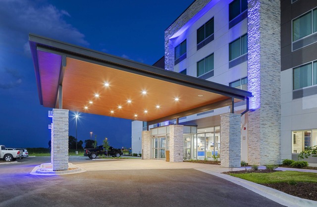 Holiday Inn Express & Suites Bourbonnais East - Bradley by IHG