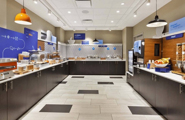 Holiday Inn Express & Suites Jersey City - Holland Tunnel by IHG
