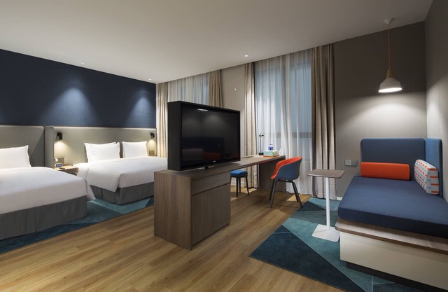 Holiday Inn Express Shanghai Kangqiao by IHG