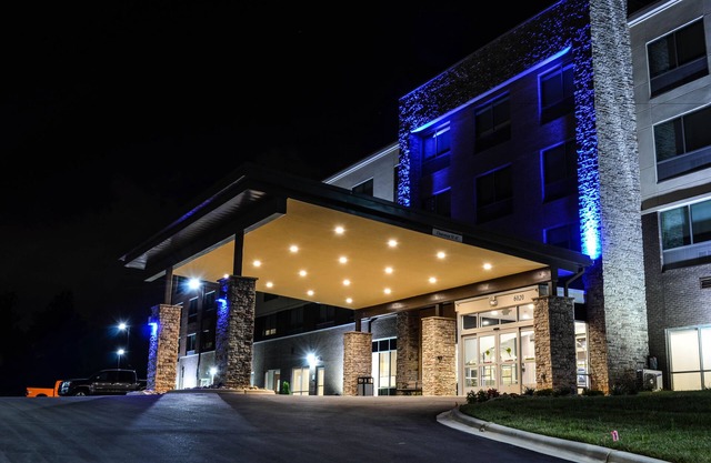 Holiday Inn Express & Suites Charlotte NE - University Area by IHG