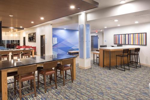 Holiday Inn Express & Suites - Rapid City - Rushmore South by IHG