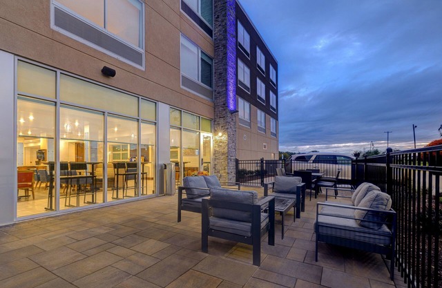 Holiday Inn Express & Suites Brighton by IHG