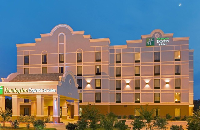Holiday Inn Express & Suites - Greenwood by IHG
