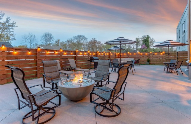 Holiday Inn Express & Suites Scottsburg by IHG