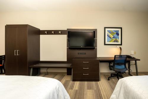 Holiday Inn Express & Suites Deer Park by IHG