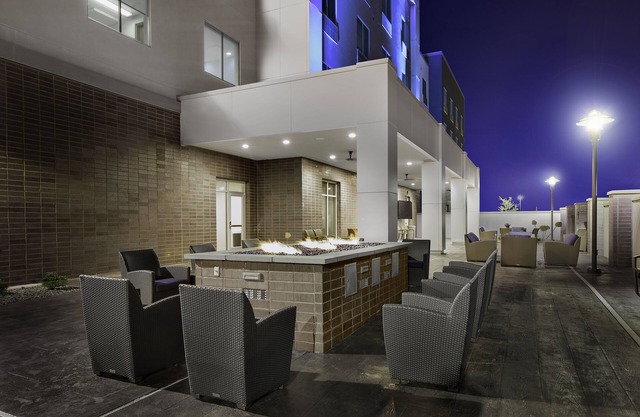 Holiday Inn Express & Suites Lubbock Central - Univ Area by IHG