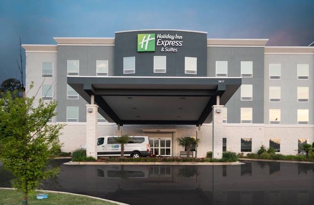 Holiday Inn Express & Suites Memphis Arpt Elvis Presley Blv by IHG