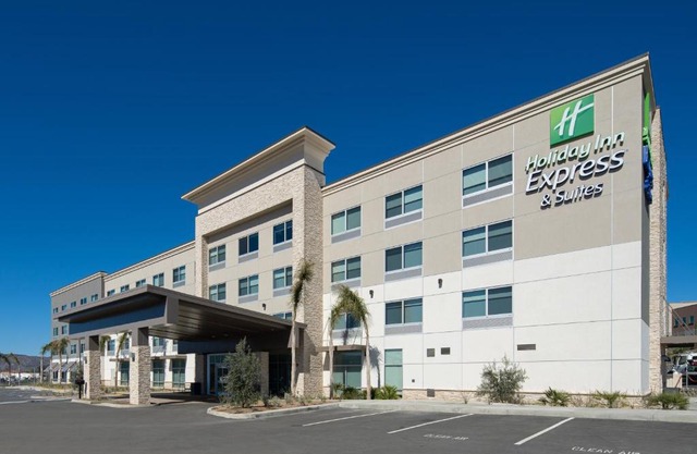 Holiday Inn Express & Suites - Murrieta by IHG