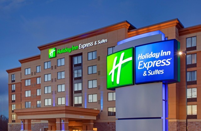 Holiday Inn Express & Suites Ottawa West - Nepean by IHG
