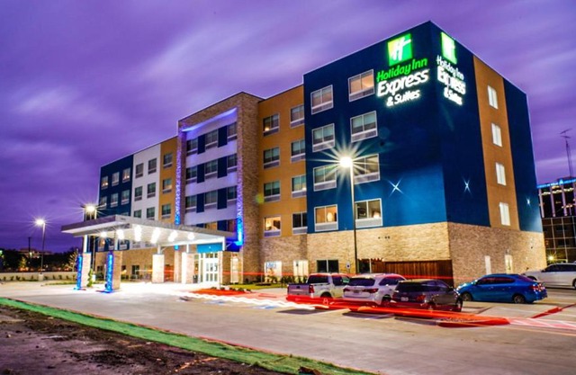 Holiday Inn Express & Suites - Dallas Market Center by IHG