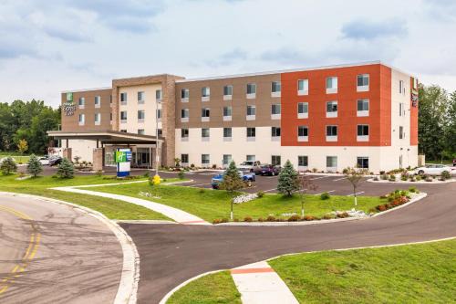 Holiday Inn Express & Suites - Elkhart North by IHG