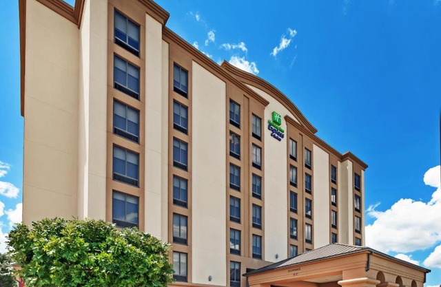 Holiday Inn Express & Suites Houston - Memorial Park Area by IHG